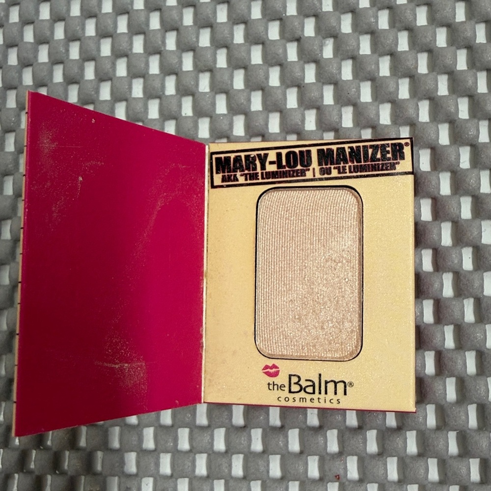 Makeup Bundle - Picture 14 of 16